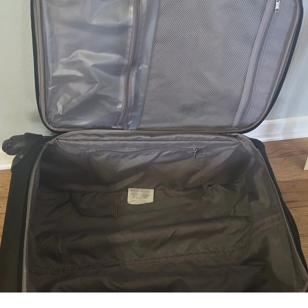 Samsonite Black Softshell 28 Inch Large Spinner Suitcase 4 Wheel Rolling Luggage